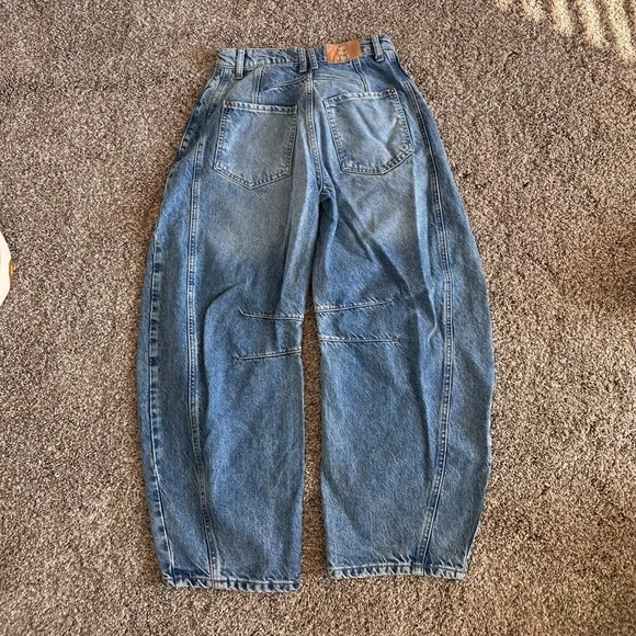 Relaxed Tapered Blue Denim Jeans - Picture 2 of 4